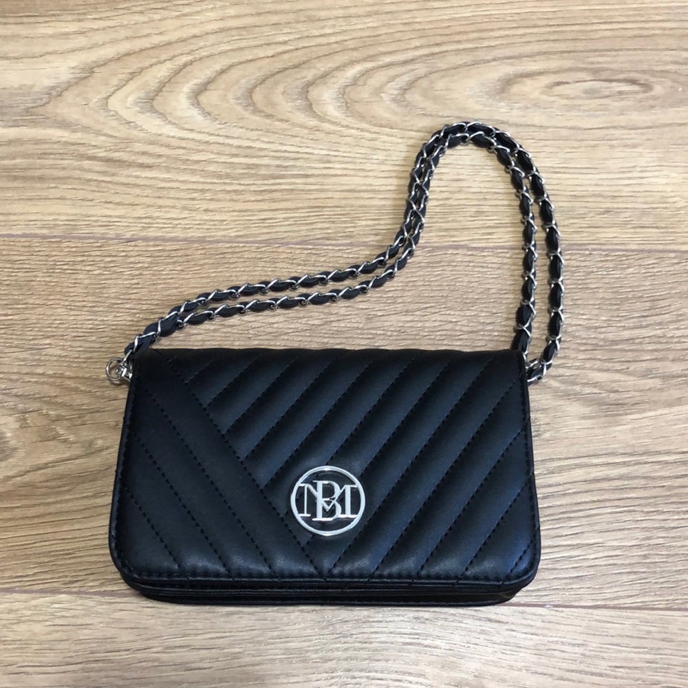 Charming petite black cross body/clutch purse from studio Badgley Mischka